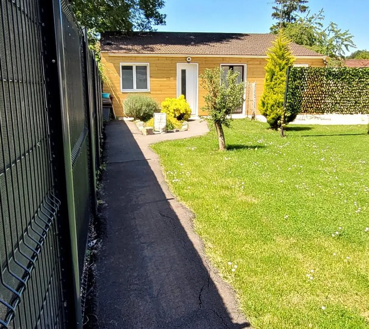 Jolie Dependance Appartement Claye-Souilly Frankrijk